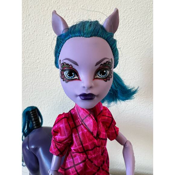 Monster High Doll Avea Trotter Freaky Fusion Collection 2013 - Picture 1 of 5